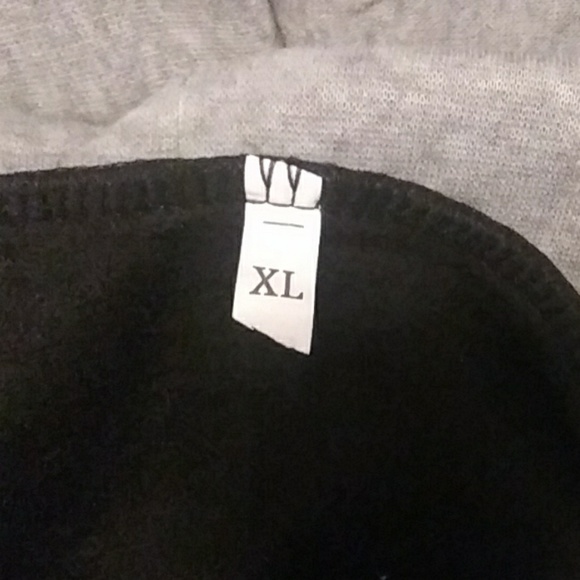 Blk/Grey Woman's Batman Hoodie - Picture 3 of 4